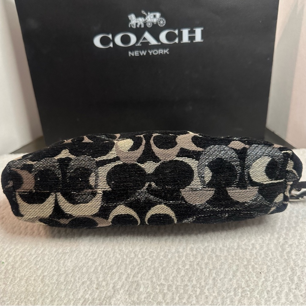 Vintage Coach 2005 kiss lock chenille Black and Silver Wristlet Clutch - Picture 7 of 13